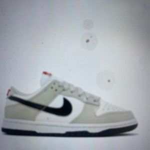 Nike ore Dunks women’s 10..5